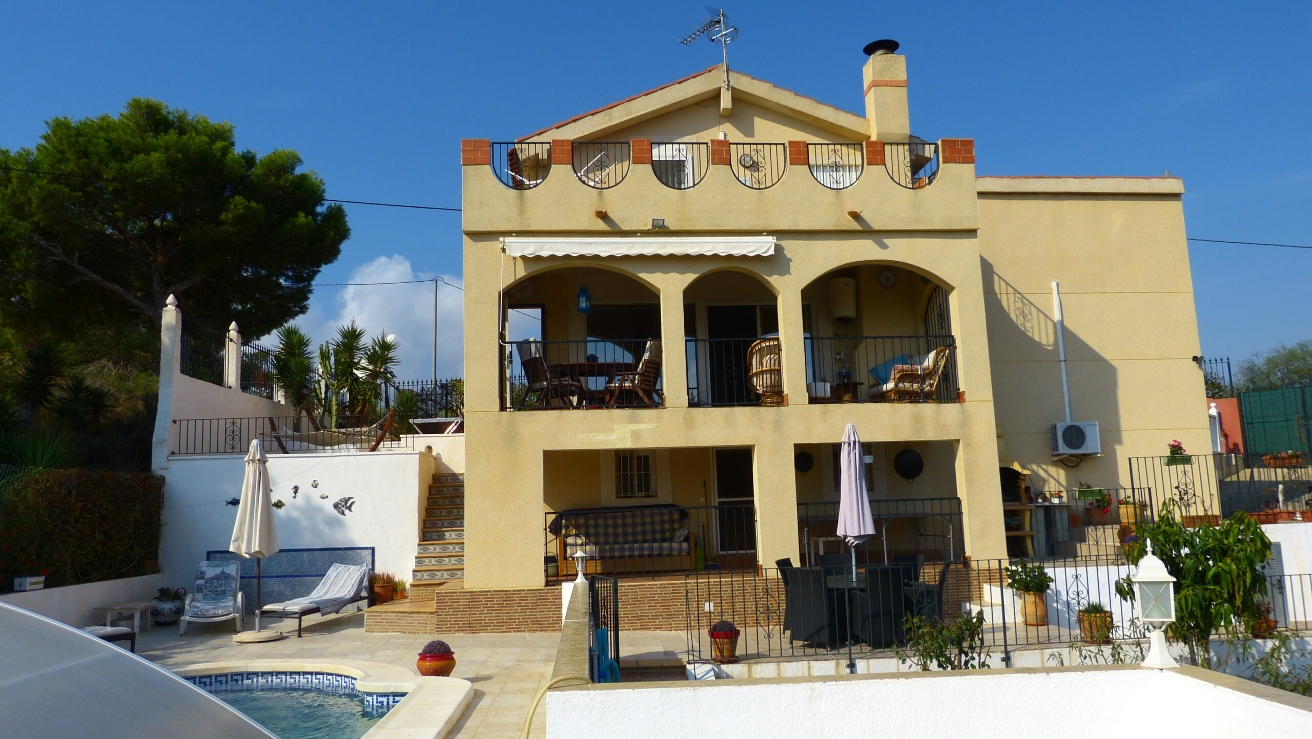 Detached Country Villa with Pool